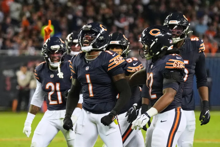 Case Keenum drives Chicago to 3 touchdowns as the Bears beat the Eagles 27-7
